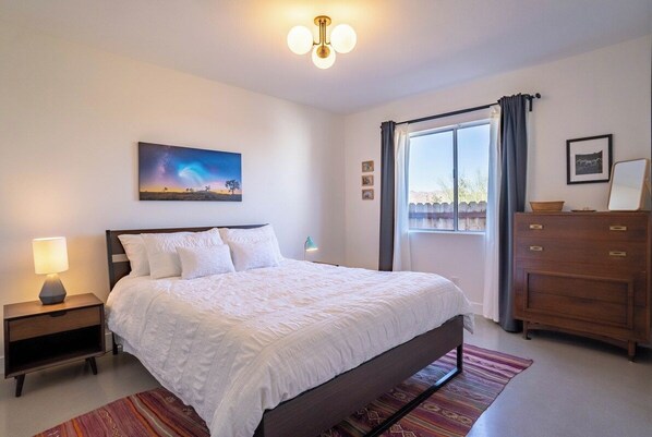 4 bedrooms, WiFi (free), bed sheets