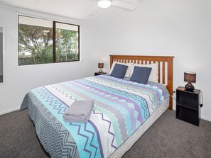 4 makuuhuonetta, työpöytä, silitysrauta/-lauta, ilmainen Wi-Fi