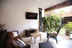 Terrace/patio - 3 Bedroom Pool Villa. 10 Min Walk to the beach (Bali)