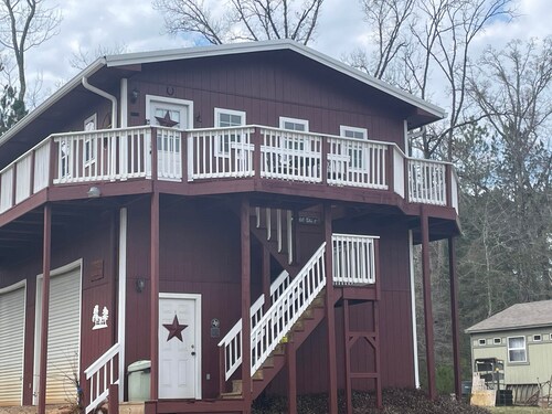 Cedar Cabin in the Woods - Longview, Tx