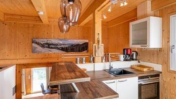 Kühlschrank, Ofen, Geschirrspüler, Hochstuhl