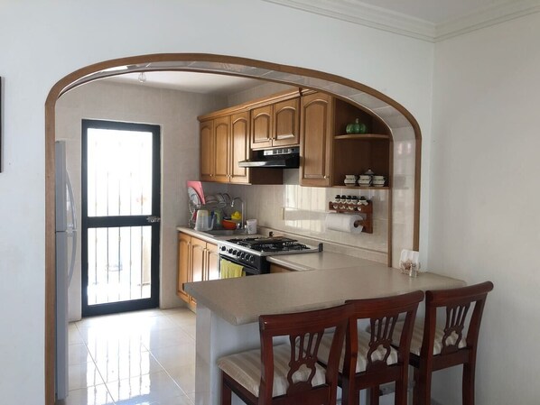 Fridge, microwave, oven, stovetop - Hermosa Casa EN Ajijic (Ajijic)