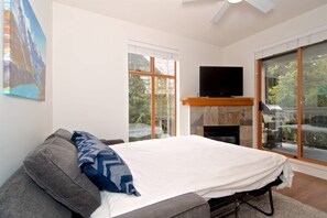 2 bedrooms, iron/ironing board, WiFi