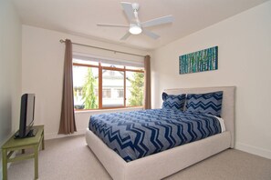 2 bedrooms, iron/ironing board, WiFi