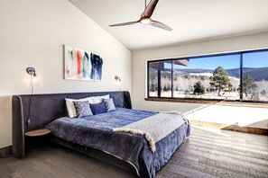 4 多间卧室、熨斗/熨衣板、WiFi、床单