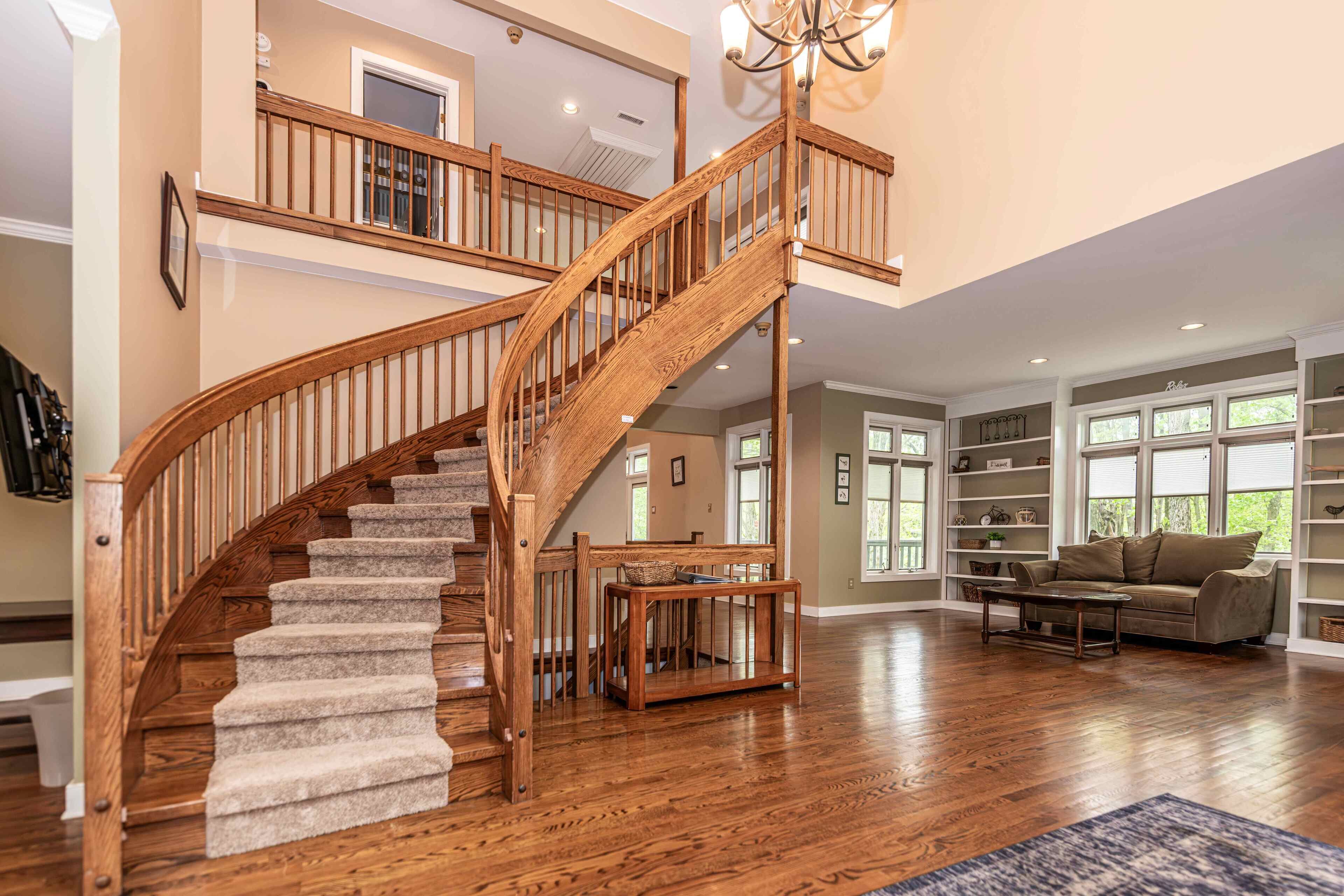 ~BIRDIE~  JUST BACK TO RENTING! ~5 BR ~5000 SQ FT ~  Theatre & Gameroom + MORE!