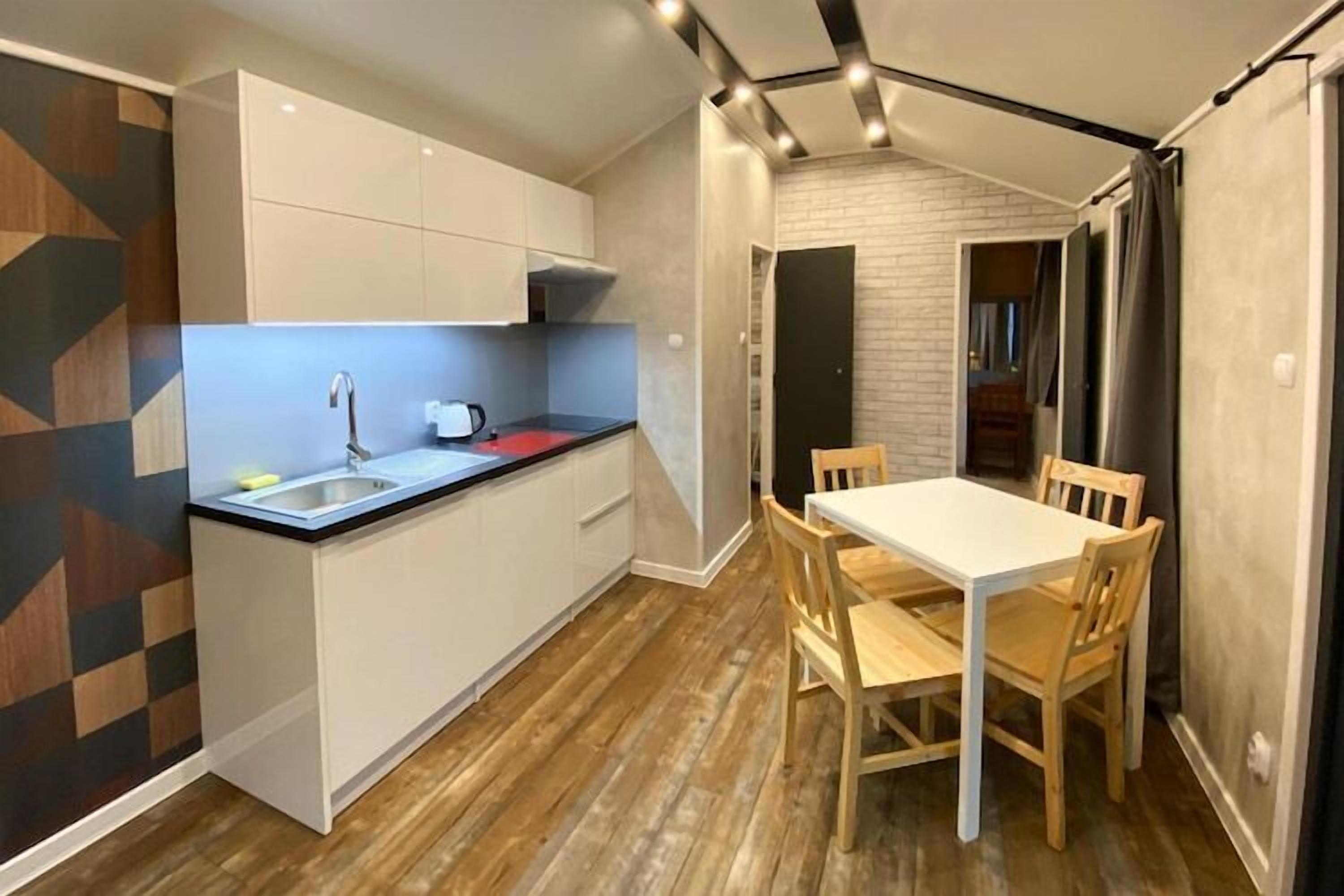 Fridge, stovetop, coffee/tea maker, electric kettle