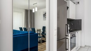 Lägenhet | Vardagsrum | 40-tums LCD-tv med kabelkanaler och tv