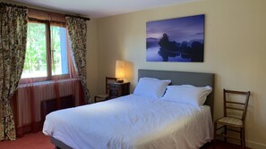 3 bedrooms, in-room safe, iron/ironing board, free WiFi