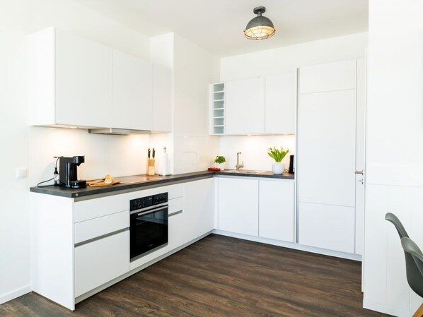 Coffee/tea maker, fridge, oven, dishwasher