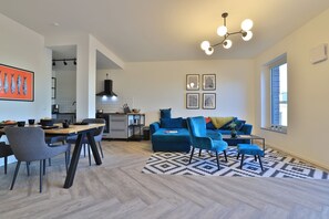 Unclassified image, 2 of 29, button