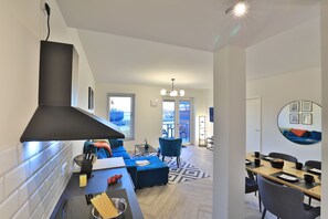 Unclassified image, 5 of 29, button