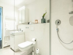 Unclassified image, 4 of 24, button