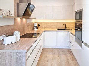 Refrigerador, microondas, horno y lavavajillas 