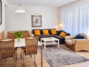 Unclassified image, 3 of 32, button