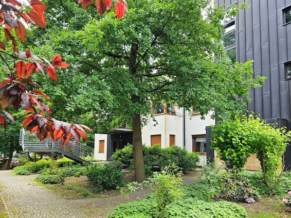 Unclassified image, 1 of 32, button