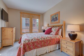 Condo, 3 Bedrooms | 3 bedrooms, free WiFi - Taylor's Crossing #210 3 Bedroom Condo by RedAwning (Copper Mountain)