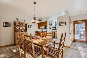 Condo, 3 Bedrooms | Dining