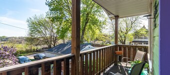 Tremont - 2BR apt - Pet Friendly, Convenient to Stadiums, Clinic, Museums & more