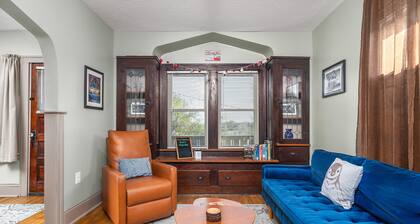 Tremont - 2BR apt - Pet Friendly, Convenient to Stadiums, Clinic, Museums & more