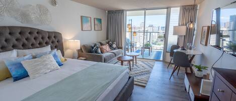 Iron/ironing board, Internet, bed sheets