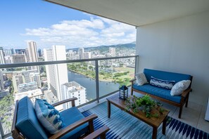 Property grounds - High floor, Newly furnished Condo at Island Colony in Waikiki! (Honolulu)
