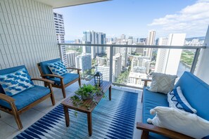 Property grounds - High floor, Newly furnished Condo at Island Colony in Waikiki! (Honolulu)