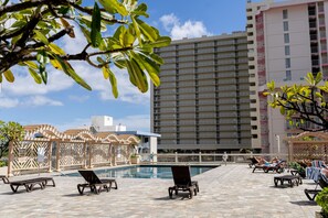 Pool - High floor, Newly furnished Condo at Island Colony in Waikiki! (Honolulu)