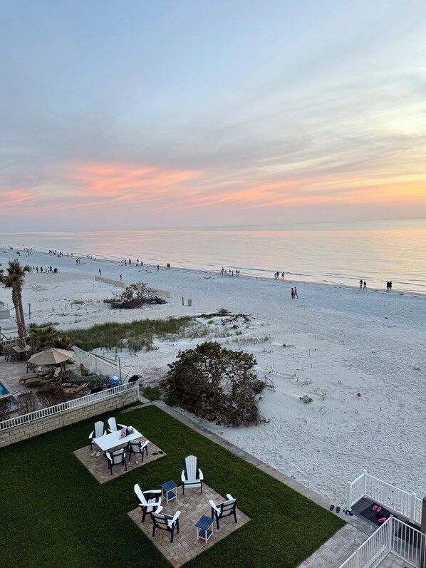 On the beach, sun loungers, beach towels - Gulf front 2 bed 2 bath, private elevator on 3rd floor (Indian Rocks Beach)