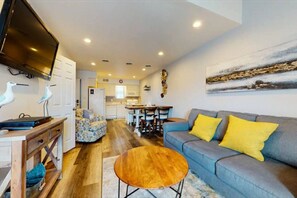 テレビ、DVD プレーヤー