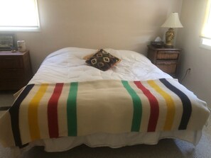 2 bedrooms, travel crib, free WiFi, bed sheets