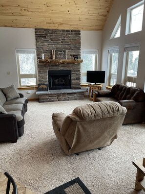 Smart TV y chimenea