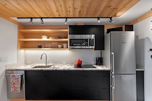 Fridge, microwave, stovetop, dishwasher