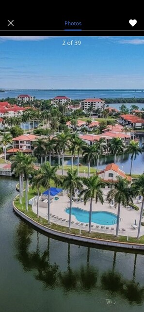 Piscina all'aperto, una piscina riscaldata