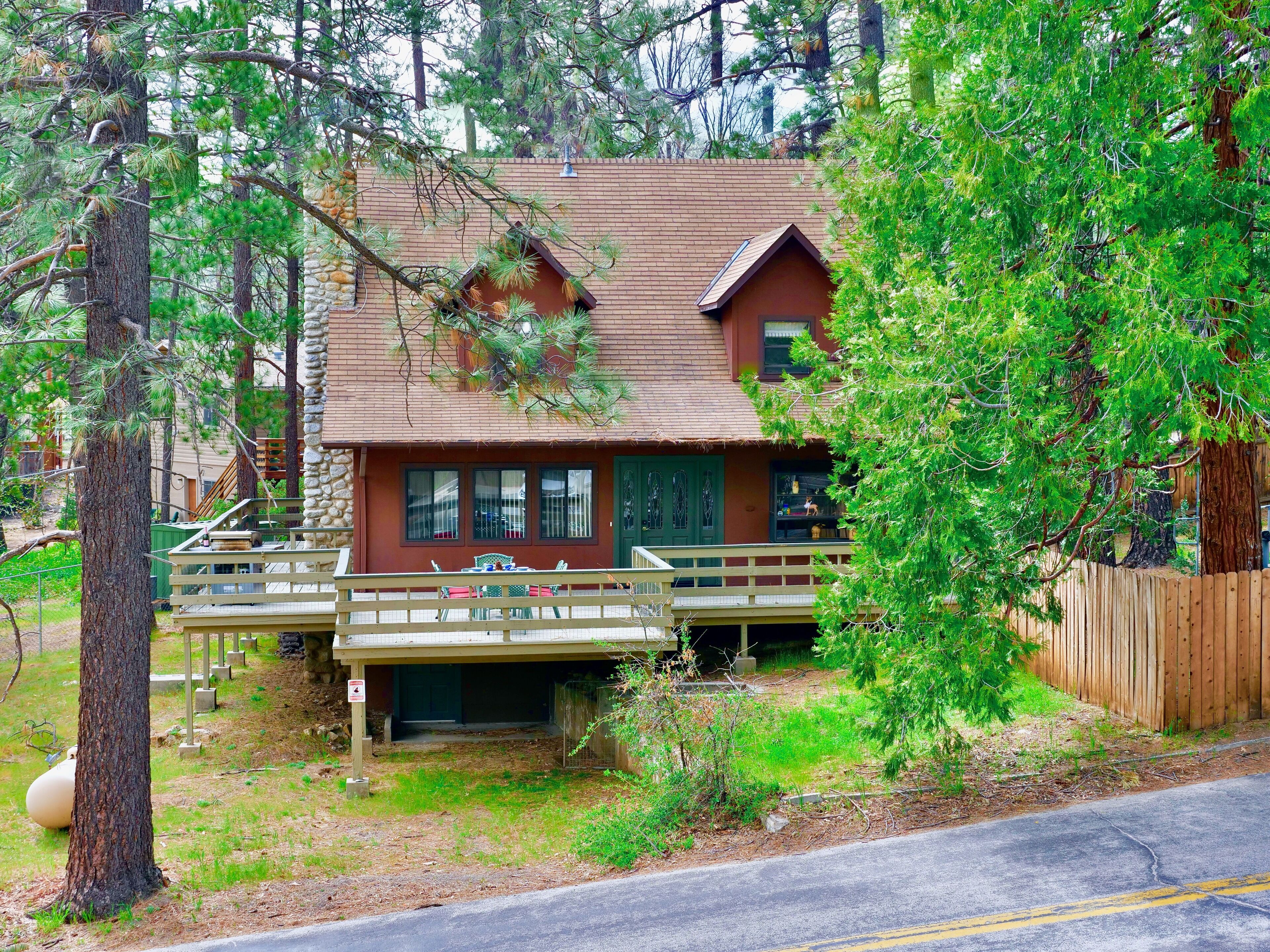 Ursa Manor with Hot Tub, Nestled in Pines