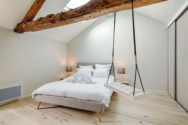 2 bedrooms, in-room safe, iron/ironing board, WiFi