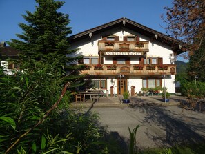 Exterior - Ferienwohnung Maria für 4 Personen, 2 Schlafzimmer, 75 m² (Inzell)