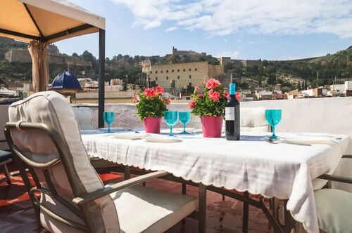 SPACIOUS HOUSE IN HISTORIC CENTER WITH MAGNIFICENT VIEWS