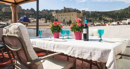 SPACIOUS HOUSE IN HISTORIC CENTER WITH MAGNIFICENT VIEWS