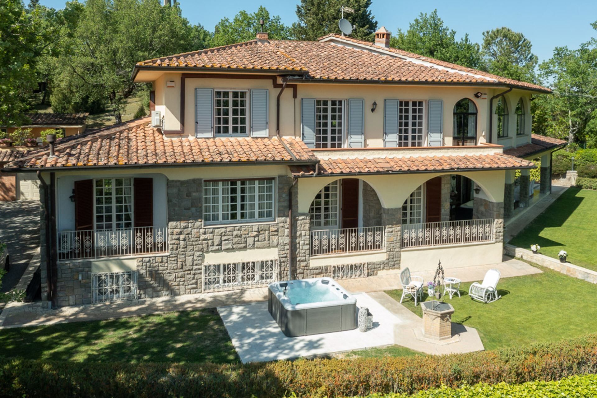 Chiara Country home