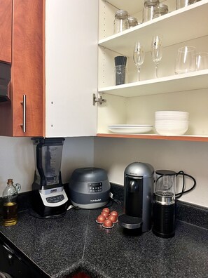 Interior - 5 min. from the beach, sanitized, and private bedroom (Huntington Beach)