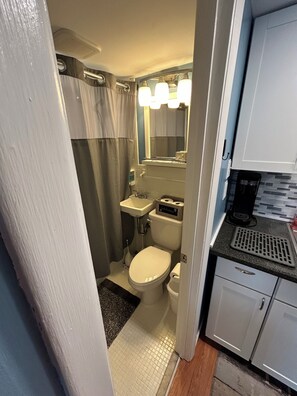 Combined shower/bathtub, hair dryer, towels, toilet paper