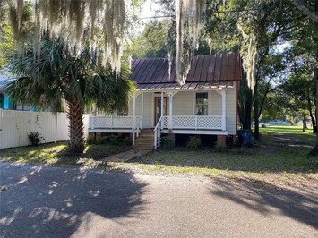 Great Neighborhood Awesome 1880 second oldest House on the block