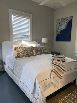 2 bedrooms, WiFi, bed sheets - CHARMING HISTORIC HOME ON WOLFE STREET...IN SOGLO DISTRICT, DOWNTOWN AREA (Brunswick)