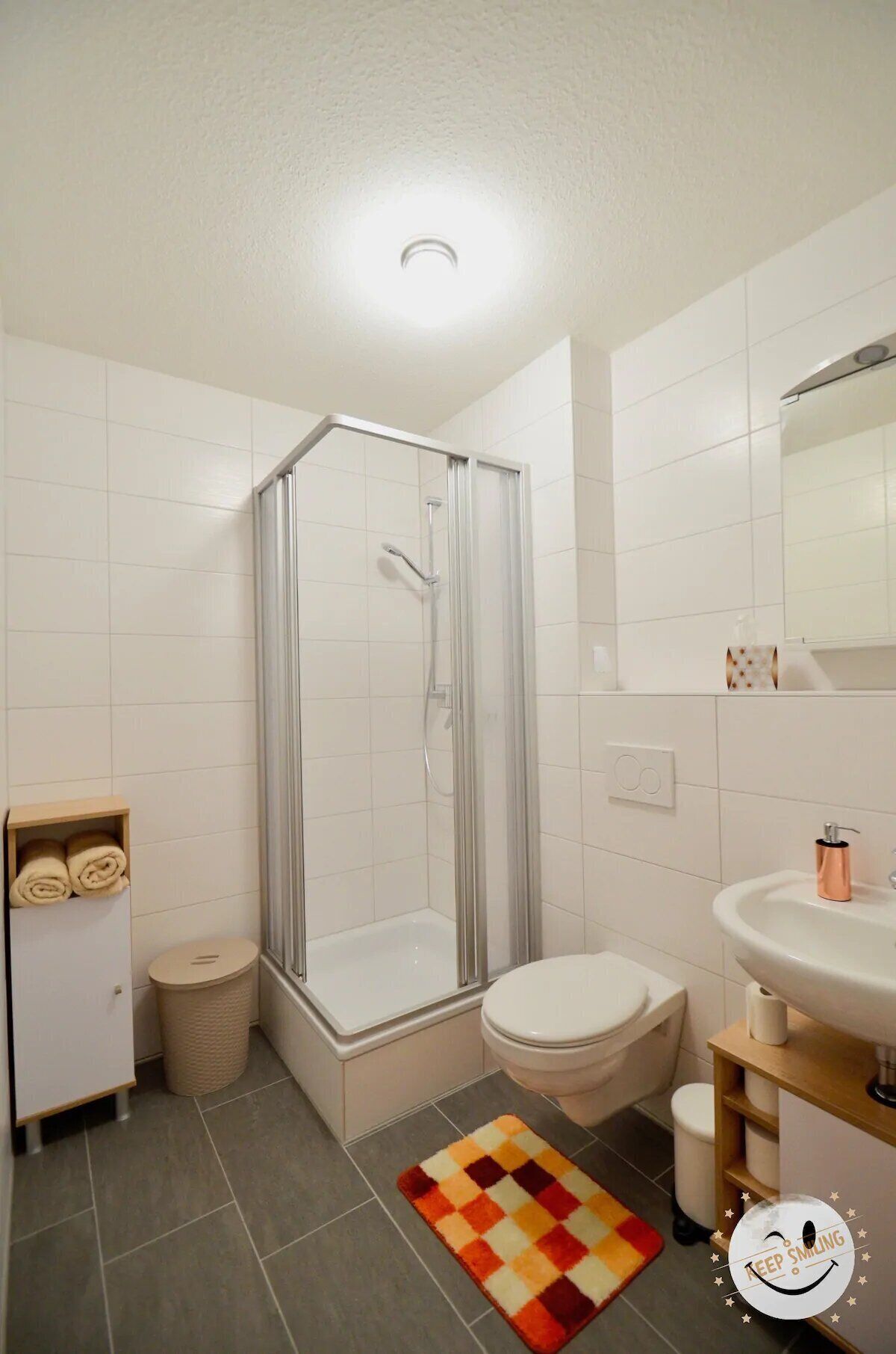 Dusche, Haartrockner, Handtücher, Shampoo