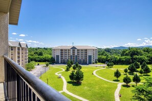 Property grounds - Luxurious 2Bed 2Bath Condo • Mountain Views • Virtual Check-In (Pigeon Forge)