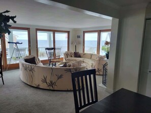 TV, fireplace, offices