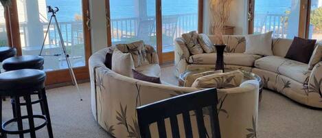 テレビ、暖炉、書斎 / ワークスペース