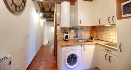 Attic with sloping ceilings, with charm, fully equipped, in the heart of the old town
