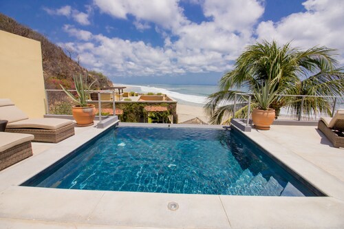 Welcome #Canadians sleeps 6 ppl #ExPats #Surfing #Bocana #Beach #pool #STARLINK 